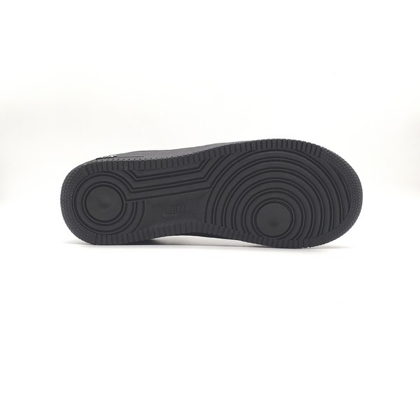 Tênis Nike Air Force V8 Preto e Branco