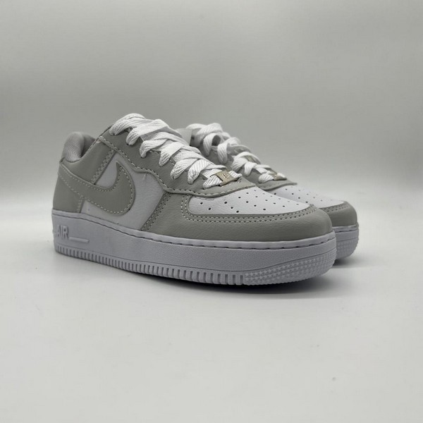 Tênis Nike Air Force Branco e Cinza