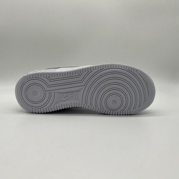 Tênis Nike Air Force Branco e Cinza