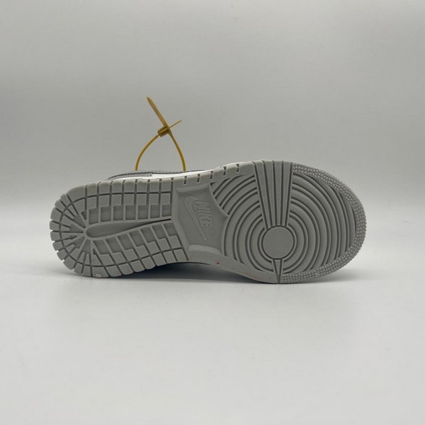 Tênis Nike Dunk Low Branco e Cinza