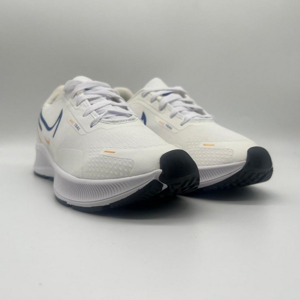Tênis Nike Trail Branco, Azul e Dourado