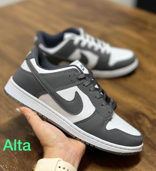 WhatsApp-Image-2024-05-31-at-12.10.24.jpg Tênis Nike Dunk Grafite e Branco (promoção)