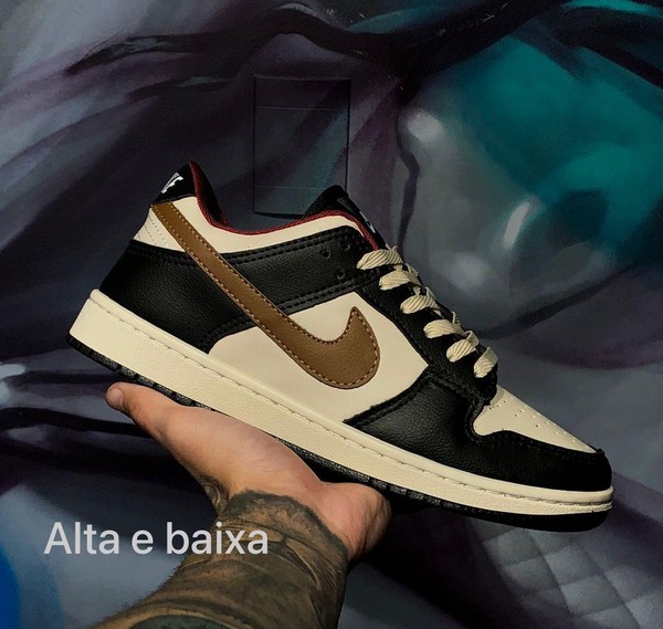 WhatsApp-Image-2024-05-31-at-16.05.51.jpg Tênis Nike Dunk Preto Bege e Dourado (promoção)