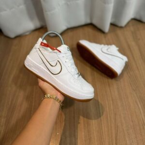 WhatsApp-Image-2024-05-31-at-16.05.52-1.jpg Tênis Nike Air Force Branco e Caramelo Sombra