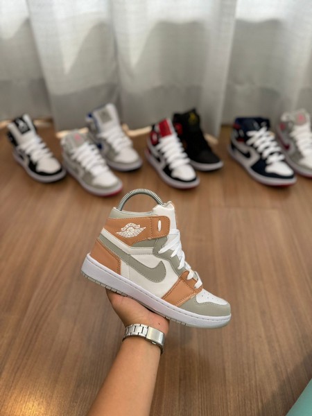 Tênis Nike Air Jordan (Promoção) Nude Branco e Cinza