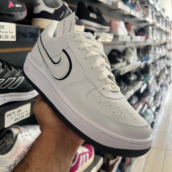 Tênis Nike Air Force Branco e Preto Sombra