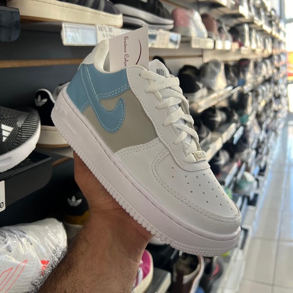 WhatsApp-Image-2024-06-17-at-16.40.30-4.jpg Tênis Nike Air Force Branco, Cinza e Azul BB