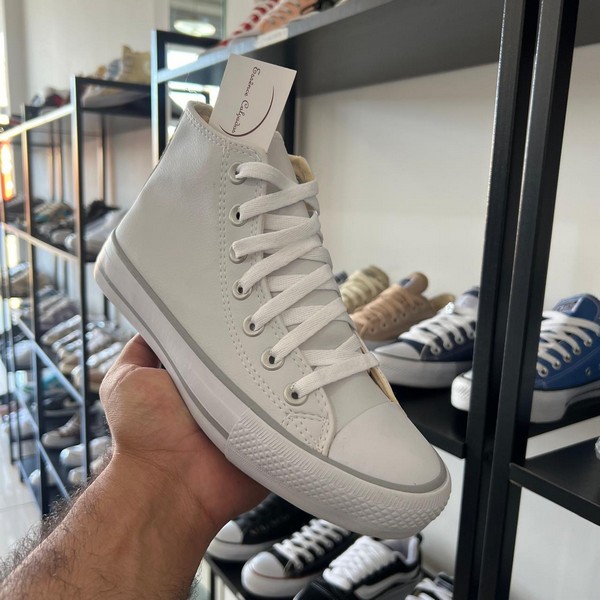 WhatsApp-Image-2024-06-17-at-16.40.31-12.jpg Tênis Converse All Star Branco e Prata Cano Longo (Couro)