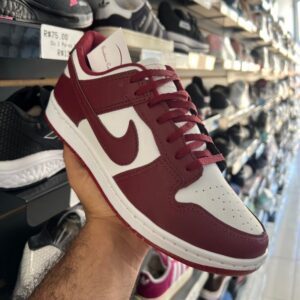 WhatsApp-Image-2024-06-17-at-16.40.31-7.jpg Tênis Nike Dunk Bordô e Branco (promoção)