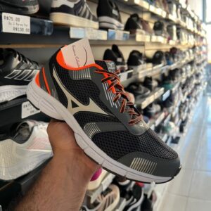 WhatsApp-Image-2024-06-20-at-12.55.51-8.jpg Tênis Mizuno Jet Grafite e Laranja
