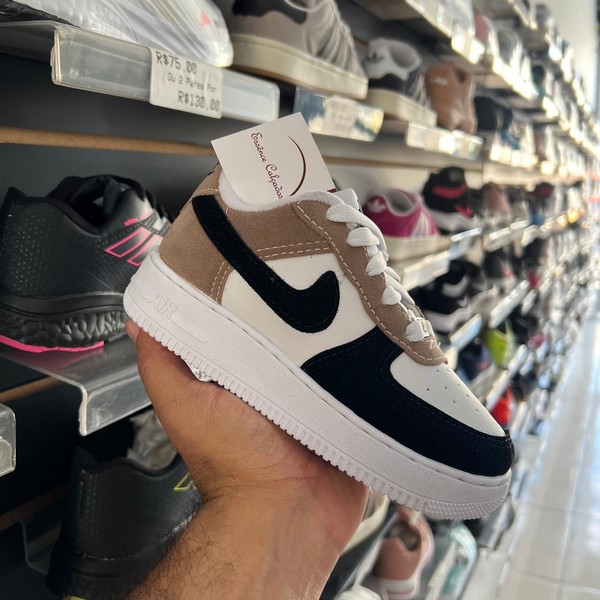 WhatsApp-Image-2024-06-27-at-15.48.27-1.jpg Tênis Nike Air Force Areia e Preto Infantil