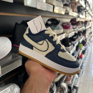 WhatsApp-Image-2024-06-27-at-15.48.27.jpg Tênis Nike Air Force Azul Marinho e Bege Infantil