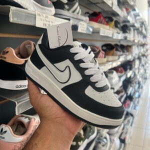 WhatsApp-Image-2024-09-02-at-11.07.41-4.jpg Tênis Nike Air Force (Infantil) Branco e Preto